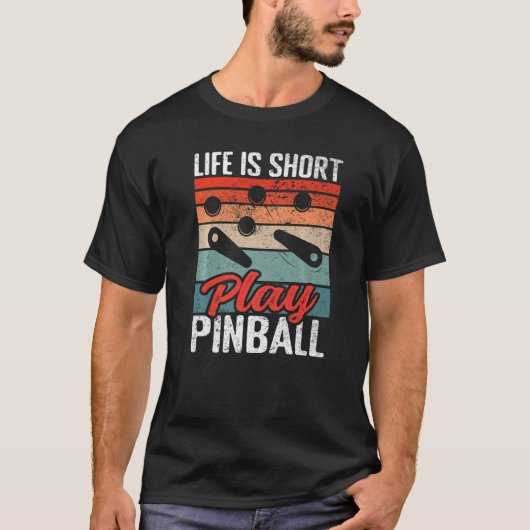 Mannen Life is een kort speldenbrein met een pinba T-shirt (Voorkant)