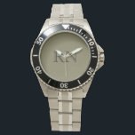 Mannen Mannelijk RN Verpleegkundige Horloge<br><div class="desc">Show uw stijl met deze Male RN Nurse Mannen Het is modern minimalistisch ontworpen met een professionele uitstraling. Pas het horloge aan uw beroep aan. U kunt de achtergrondkleur ook wijzigen vanuit de salie groen zoals weergegeven. Dit is een perfect cadeau voor elke mannelijke verpleegkundige.</div>