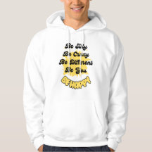 Mannen met een gehamerd sweatshirt