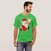 Mannen met een kerstkersttasje met 8 bits t-shirt (Voorkant volledig)