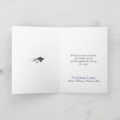 Mannen met kerstavond hem nog steeds te pakken feestdagen kaart (Binnen)