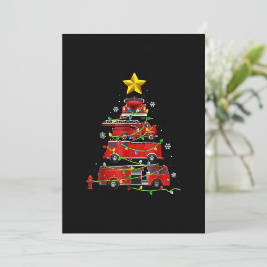 Mannen met kerstbomen voor brandweerlieden feestdagenkaart (Staand voorkant)