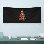 Mannen met kerstbomen voor brandweerlieden spandoek (Beurs)