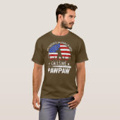 Mannen Mijn favoriete Baseball Player roept me Paw T-shirt (Voorkant volledig)