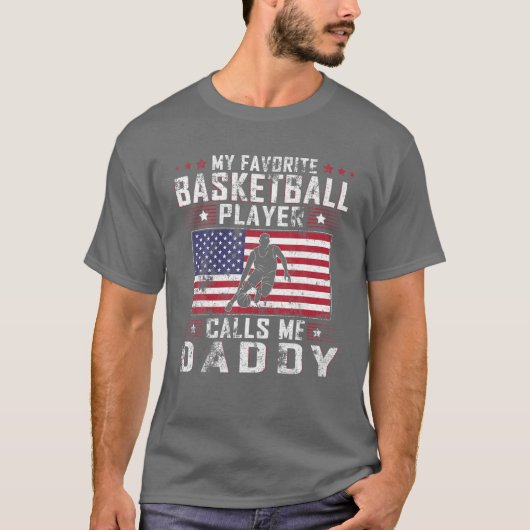 Mannen Mijn favoriete Basketbalspeler noemt me pap T-shirt (Voorkant)