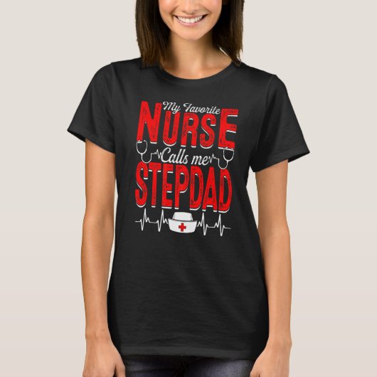 Mannen mijn favoriete verpleegster roept me Stepda T-shirt (Voorkant)