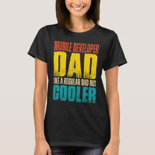 Mannen mobiele ontwikkelaar vader als een gewone v t-shirt