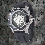 Mannen Monogram Baseball Watch Zwart Horloge<br><div class="desc">Personaliseer dit mannen moderne sportieve horloge met bewerkbare initialen. Design is een licht grijze grunged look honkbal grafisch in het midden en zwart-wit accenten. Bewerk de letters in de eenvoudige Zazzle editor. Veel andere opties voor bezel- en bandstijl die beschikbaar zijn om uit te kiezen en verder aan te passen...</div>