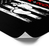 Mannen naar Amerikaanse vlag op opa st 2022 Poster (Hoek)