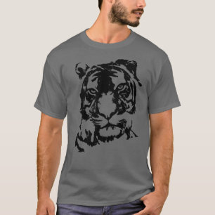 mannen naar shirt met tijger