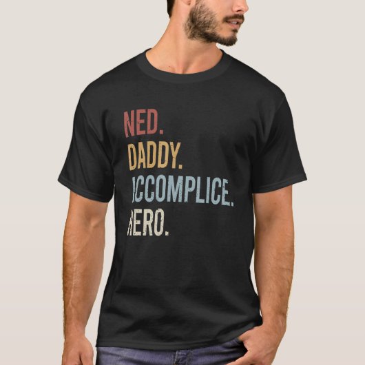 Mannen Ned Daddy Handlanger Hero Retro Style T-shirt (Voorkant)