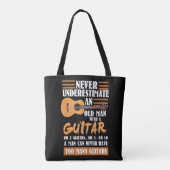 Mannen onderschat het oude Man nooit met gitaar _  Tote Bag (Achterkant)
