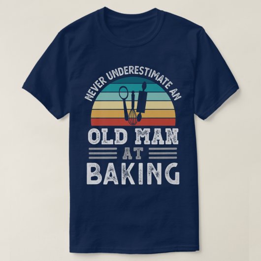 Mannen Onderschat nooit een oud Man bij het bakboo T-shirt (Design voorkant)