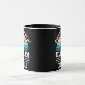 Mannen Onderschat nooit een oud Man in het gat Mok (Midden)