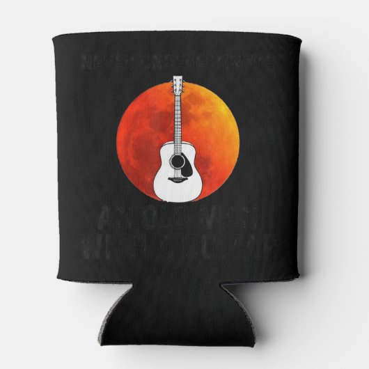 Mannen Onderschat nooit een oud man met een gitaar Blikjeskoeler (Achterkant)