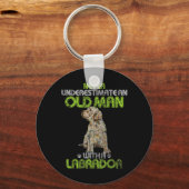 Mannen Onderschat nooit een oud man met een Motorh Sleutelhanger (Voorkant)
