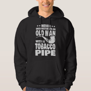 Mannen Onderschatten een oud Man nooit met tabak Hoodie