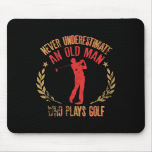 Mannen onderschatten nooit een oud Man dat Golf sp Muismat