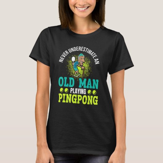 Mannen onderschatten nooit een oud Man dat Ping P T-shirt (Voorkant)
