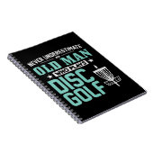 Mannen onderschatten nooit een oud Man dat schijf Notitieboek (Rechterzijde)