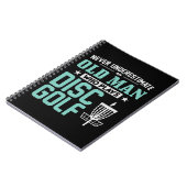 Mannen onderschatten nooit een oud Man dat schijf Notitieboek (Linkerzijde)