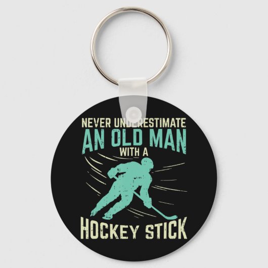 Mannen onderschatten nooit een oud Man met een kaj Sleutelhanger (Voorkant)