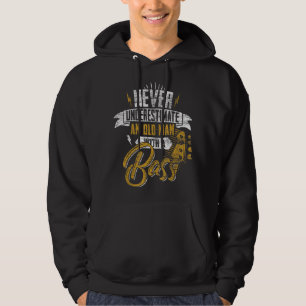 Mannen onderschatten nooit een oud Man met een mas Hoodie
