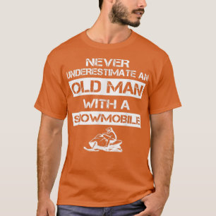 Mannen onderschatten nooit een oud Man met een sne T-shirt
