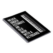 Mannen onderschatten nooit een oud Man met een toe Notitieboek (Rechterzijde)