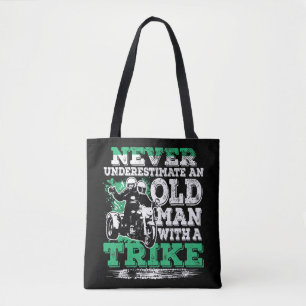 Mannen onderschatten nooit een oud Man met een tri Tote Bag