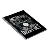 Mannen onderschatten nooit een oud Man met een tro Notitieboek (Rechterzijde)