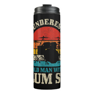 Mannen onderschatten nooit een oud Man met een tro Thermosbeker