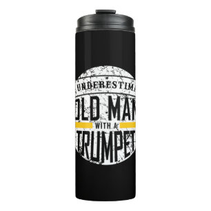 Mannen onderschatten nooit een oud Man met een Tru Thermosbeker