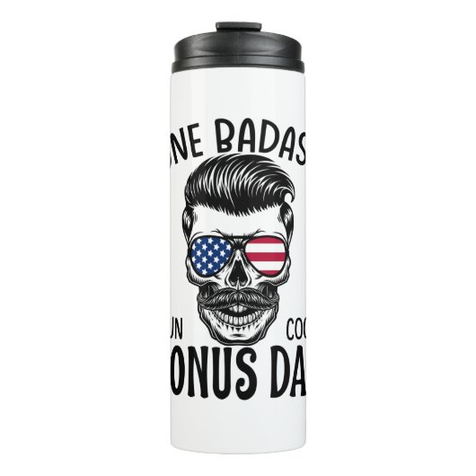 Mannen One Badass Bonus Stap Dad Funny Gift Birthd Thermosbeker (Voorkant)