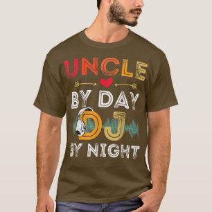 Mannen oom tegen dag DJ tegen nacht Retro Deejay T-shirt