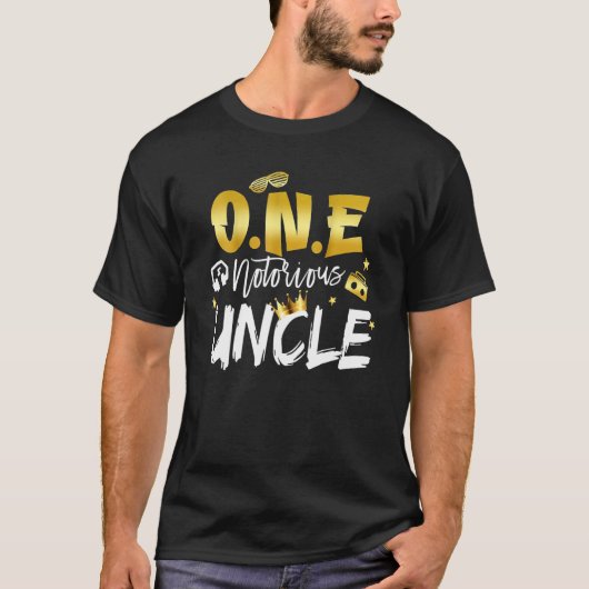 Mannen oom van de beruchte 'One Old School Hip'-to T-shirt (Voorkant)