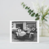 Mannen op Harley Davidson-motorfiets met Sidecar Briefkaart (Staand voorkant)