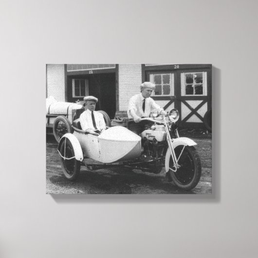Mannen op Harley Davidson-motorfiets met Sidecar Canvas Afdruk (Voorkant)