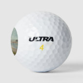Mannen op het strand (gevaarlijk werk bij lage tem golfballen (Logo)