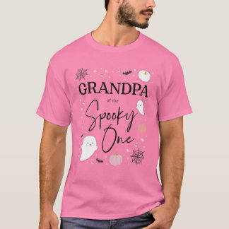 Mannen opa van de woordvoerder een meisje van de e t-shirt