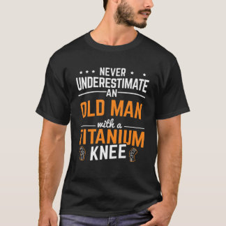 Mannen oud Man met een knie knie van titanum T-shirt
