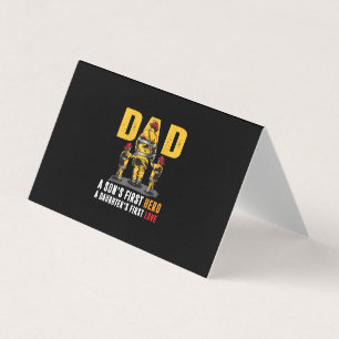 Mannen pa Sons First Hero Daughters First Love Fir Visitekaartje