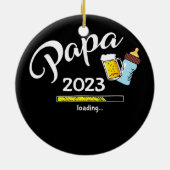 Mannen Papa 2023: Baby en bier in te voeren Keramisch Ornament (Achterkant)