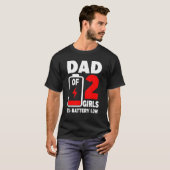 Mannen papa van 2 meisjes moe papa dood batterij v t-shirt (Voorkant volledig)