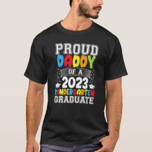 Mannen pappa van een 2023 Afstuderen kindergarten  T-shirt