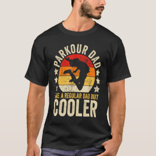 Mannen Parkour papa als een gewone vader, maar koe T-shirt