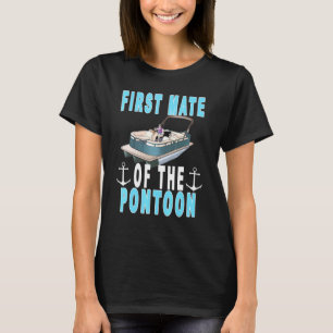 Mannen Pontoon-eerste muts-filmkapitein en eerste T-shirt
