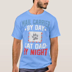 Mannen postbode per dag Kat Papa bij nachtpostbode T-shirt