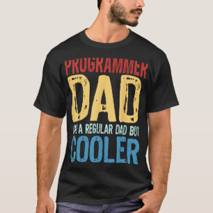 Mannen programmeur vader als een gewone vader maar t-shirt