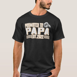 Mannen promoot naar Papa 2022, de eerste keer dat  T-shirt